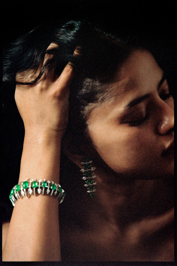 Godna Emerald Mughal-cut Cuff