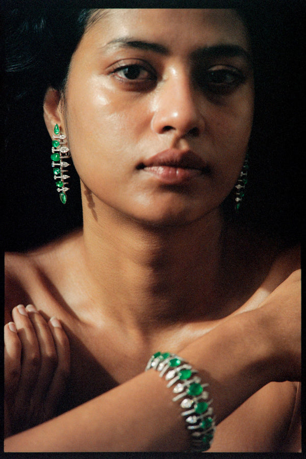 Godna Emerald Mughal-cut Cuff